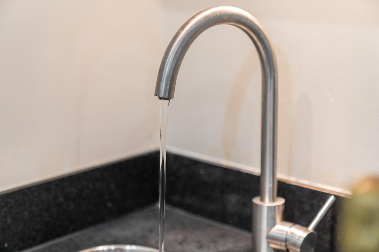 Avril Serviced Apartment Бирмингем Экстерьер фото